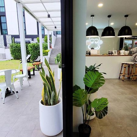 Blu Monkey Hub & Hotel Ranong Exterior photo