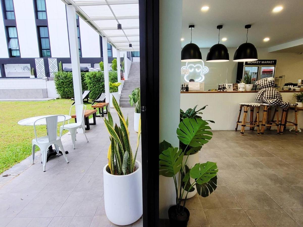Blu Monkey Hub & Hotel Ranong Exterior photo