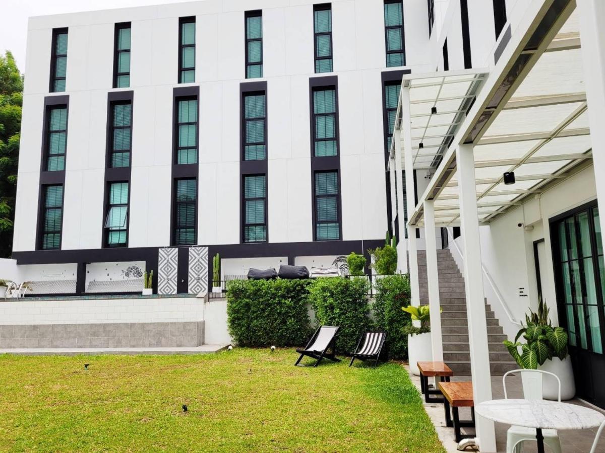 Blu Monkey Hub & Hotel Ranong Exterior photo